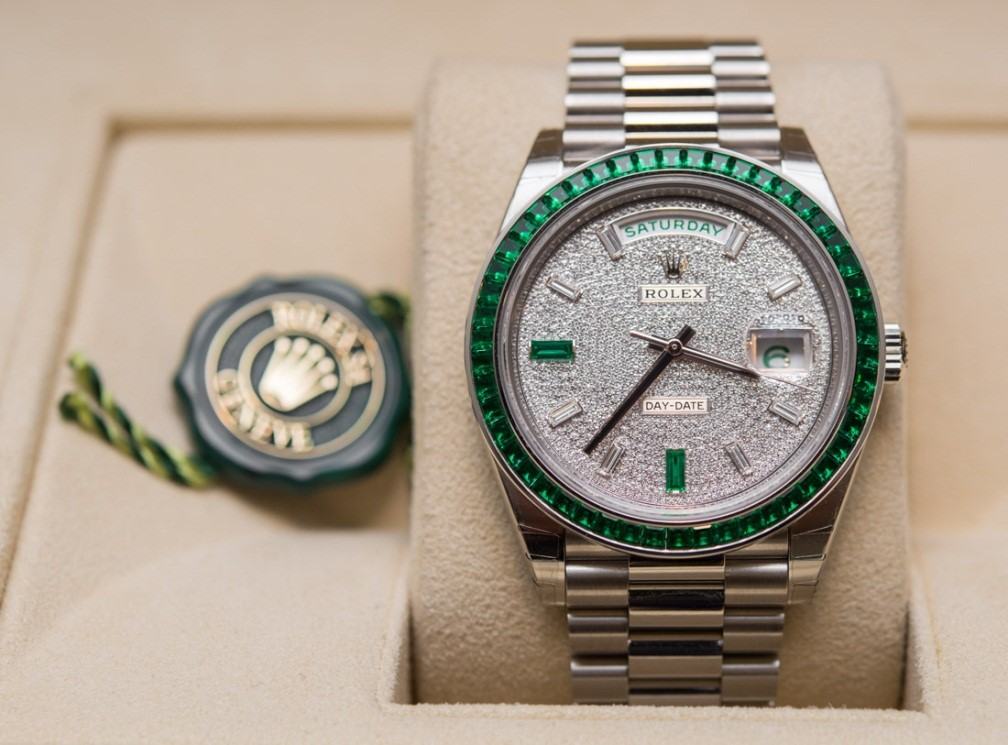 lau dầu đồng hồ rolex